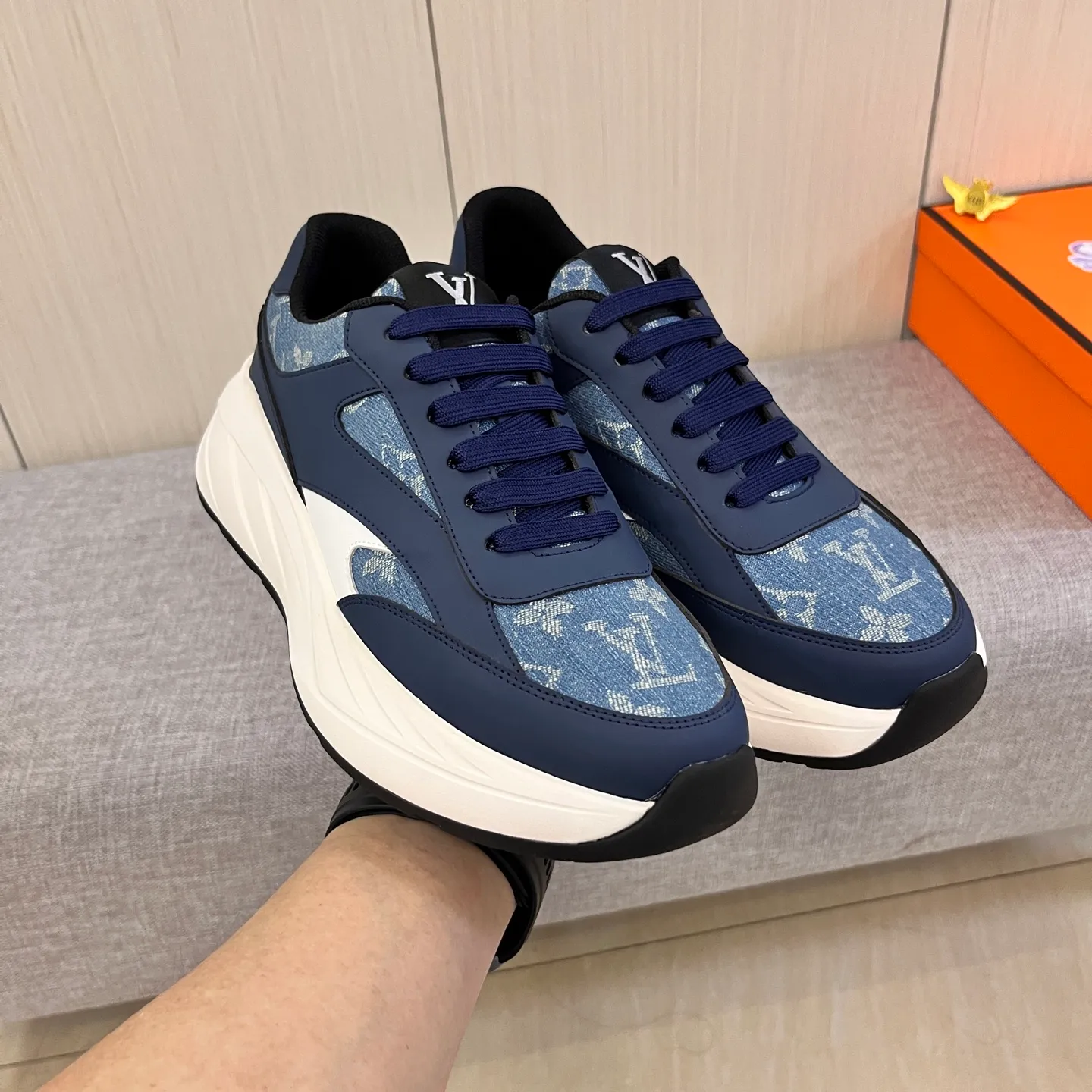 Men's shoes 💰 460 men's shoes 💰 [ LV ] 🔥 Louis Vuitton, high-end men's shoes brand official website 1:1 latest masterpiece: uppers are made of Italian imported first-layer cowhide with comfortable and breathable lining ➕ original non-slip and wear-resistant outsole 🔥, making walking more convenient and comfortable! An exclusive new model, a stunning work, a beautiful 1:1 replica [color] compared to the official quality! Create a fashionable personality to set off your uniqueness! A must-have for trendy men! Classic 🔥Size: 38-44 Color: 🔥 2⃣️colors available🔥.